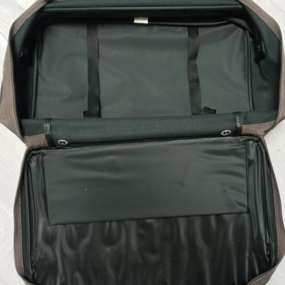 American Tourister Soft Suit Case - Picture 3 of 4